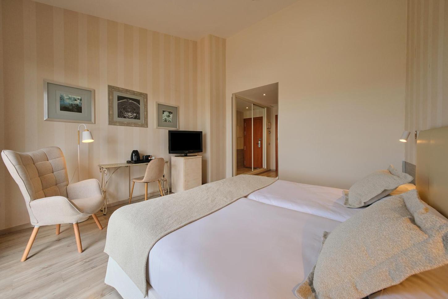 Hotel Spa Villa Nazules Chueca Ngoại thất bức ảnh
